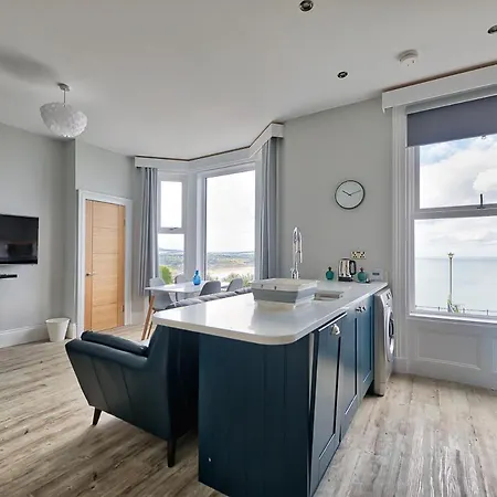 Bay View Apartment