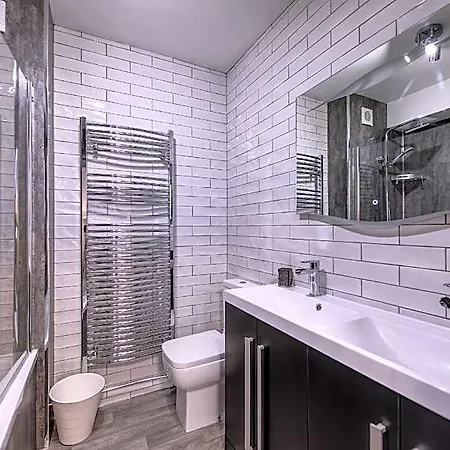 Bay View Apartment *